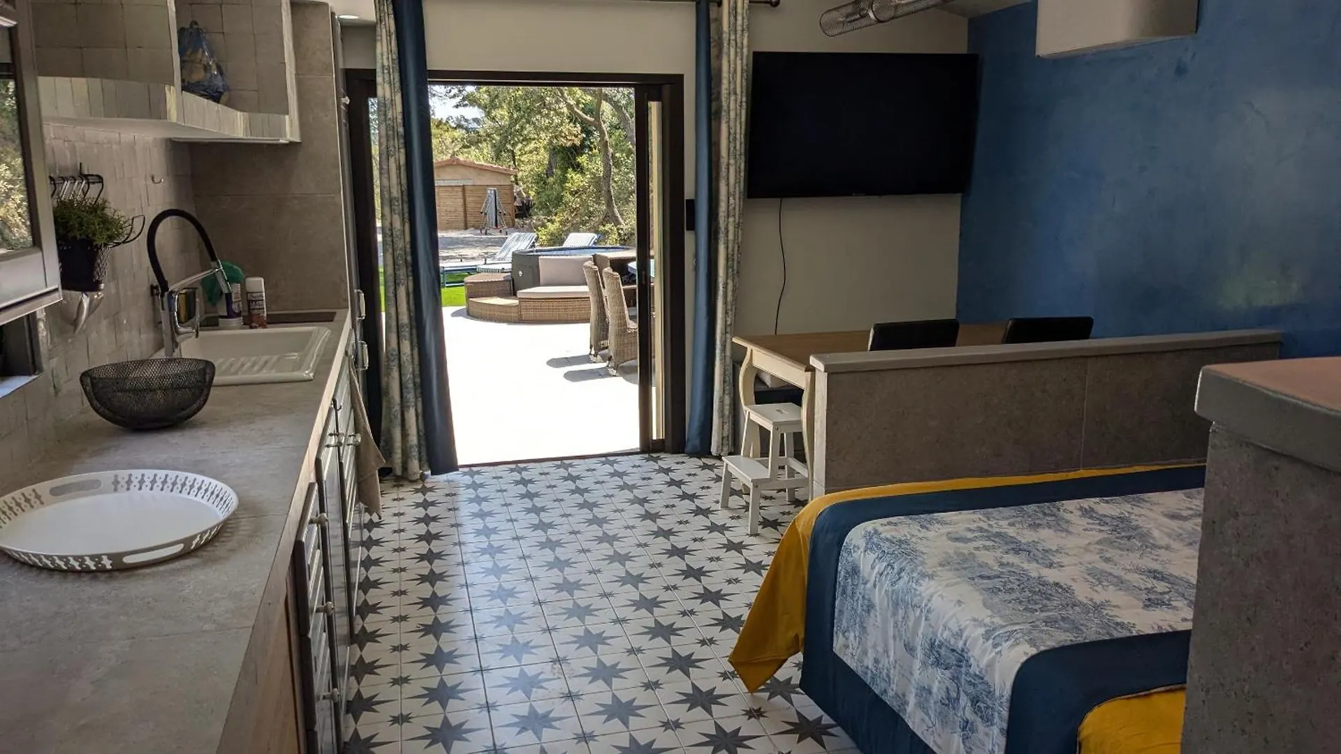 Maisonnette Climatisee Aix-en-Provence France